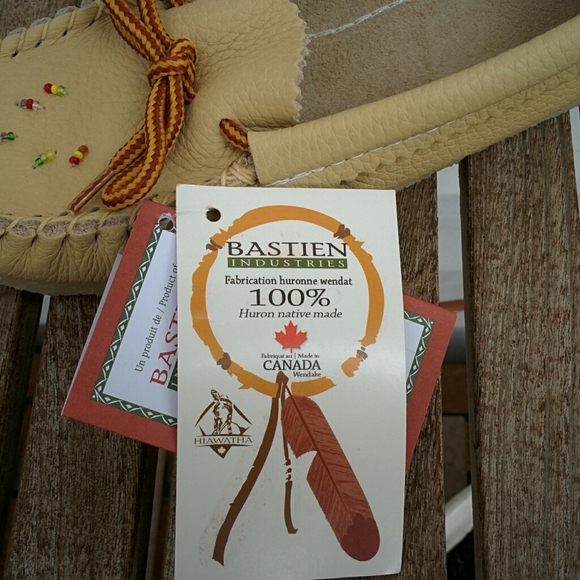 Moccasins slippers real leather handmade in Canada - Picture 3 of 6